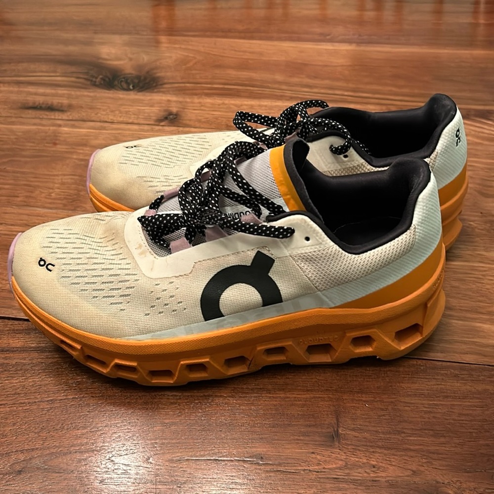 On Cloudmonster - W9